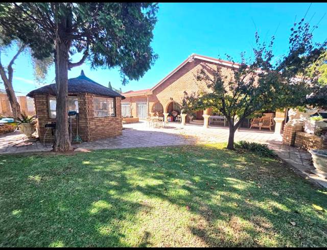 4 BEDROOM HOUSE FOR SALE IN VAN DYK PARK